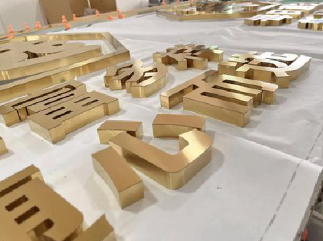 兴国拉丝不锈钢字的特点。