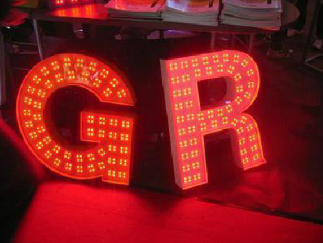 兴国LED发光字常见的安装误区。